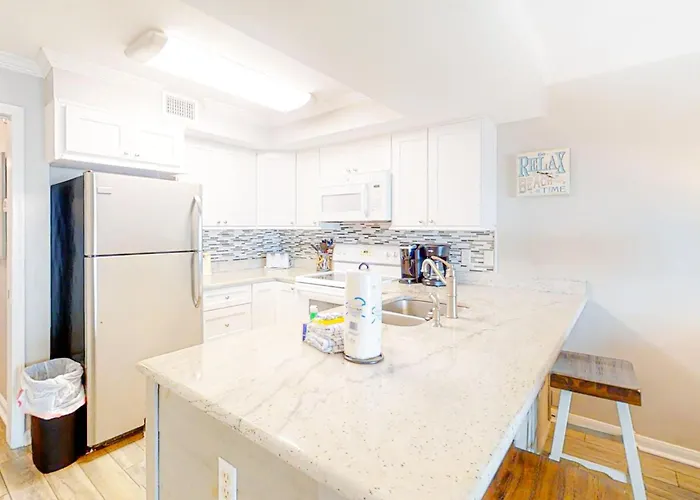 Attractive And Convenient Gulf-front Right On With Shared Pool Hot Tub