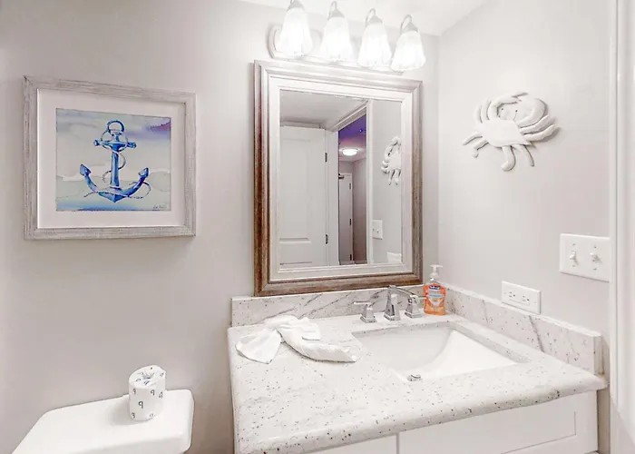Attractive And Convenient Gulf-front Right On With Shared Pool Hot Tub